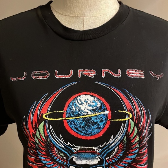 Journey music  Band woman’s short sleeve Tee. Rare, authentic size medium - Picture 1 of 7